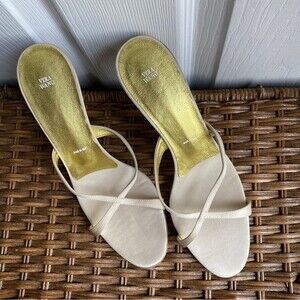 Vera Wang Ivory Satin Heels - size 40 1/2 (US 9.5)